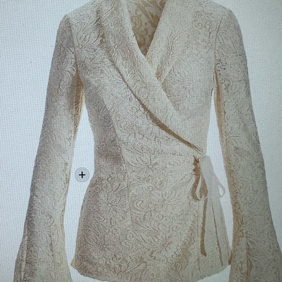 Lace asymmetric tunic never worn size medium - Picture 2 of 7